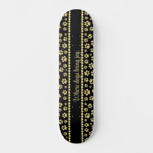Gouden pootafdrukken op zwart met eigen naam skateboard