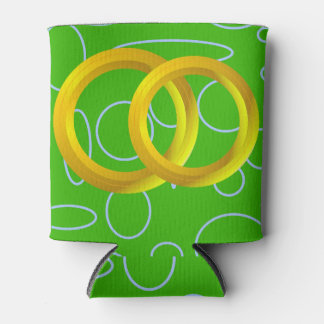 Gouden ringen op groene geometrische koeler