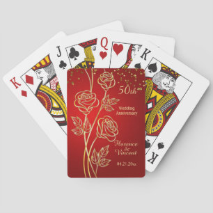 Gouden rozen, confetti op rode 50ste verjaardag pokerkaarten