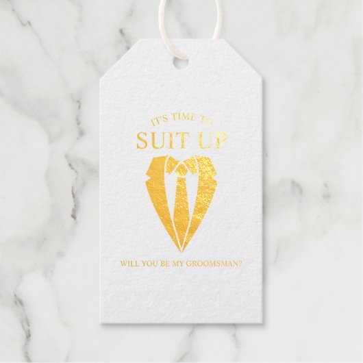 Gouden Trouwpak en Stropdas Groomsman Voorstel Cadeaulabels (Voorkant)