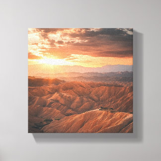 Gouden uur over het ruige terrein canvas afdruk