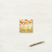 Gouden verjaardagswensen post-it® notes (Op bureau)