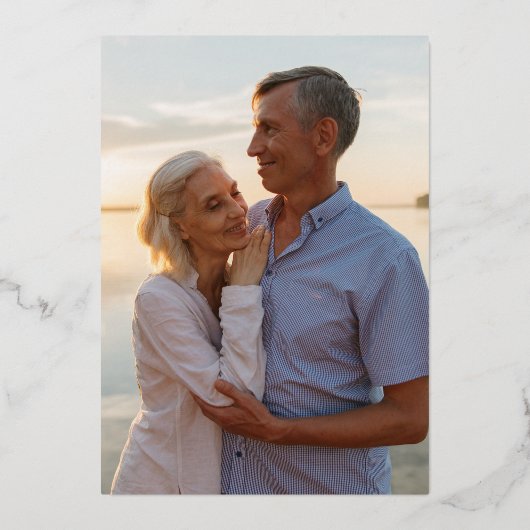 Gouden Zwarte Kronkelige Script 50ste Huwelijksver Folie Uitnodiging (Achterkant)