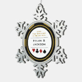 Gouden Zwarte Poker Chip Eerste Kerstmis Mr. & Mrs Tin Sneeuwvlok Ornament (Rechts)