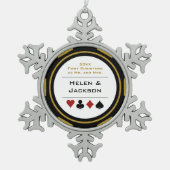 Gouden Zwarte Poker Chip Eerste Kerstmis Mr. & Mrs Tin Sneeuwvlok Ornament (Voorkant)