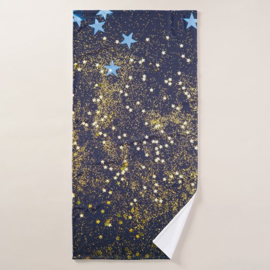 Goudglitter en glittering blauwe sterren op zwarte badhanddoek (Badhanddoek)