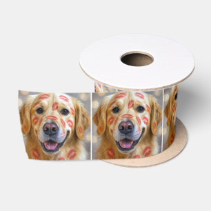 Goudkleurige Retriever met Rode Lippenstift Kusjes Lint