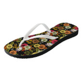 Goudvinken in de tuin op zwart teenslippers (Schuin)