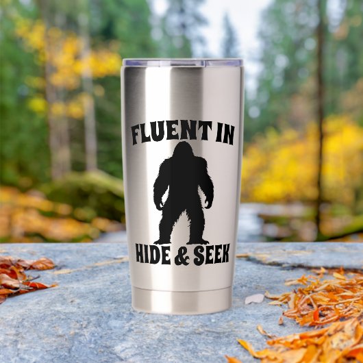 Gourde Isotherme Bigfoot Drôle - Courant en Cache-Cache (En extérieur (pivoté))