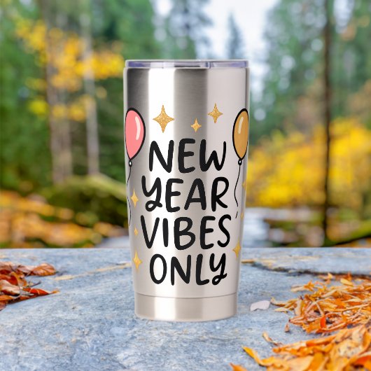 Gourde Isotherme "New Year Vibes Only"  (En extérieur (pivoté))