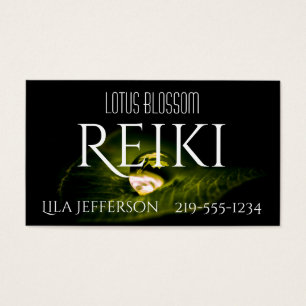 Goutte de l'eau simple sur la feuille Reiki