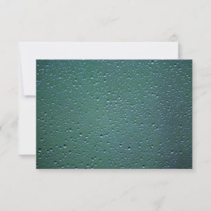 Gouttelettes d'eau pour RSVP sur fond vert