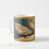 Gouttes de pluie sur la tasse de feuille (Devant gauche)