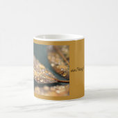 Gouttes de pluie sur la tasse de feuille (Centre)