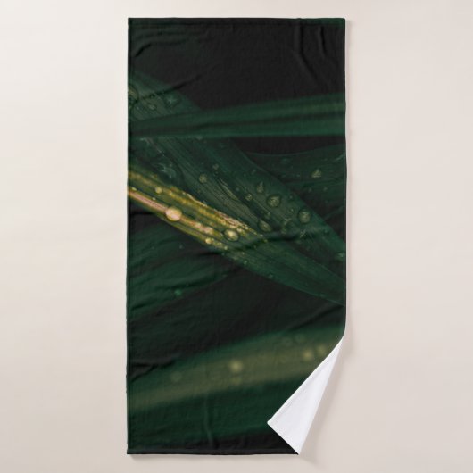 GOUTTES D'EAU SUR LA FEUILLE VERTE (Serviette de bain)