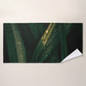 GOUTTES D'EAU SUR LA FEUILLE VERTE (Serviette de bain)