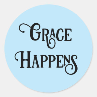 Grace Happens, upbeat type, lichtblauwe achtergron Ronde Sticker