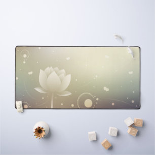 Grâce silencieuse avec tapis de bureau lotus