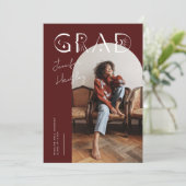 GRAD Maroon Arch Faire-part de graduation mystique (Debout devant)