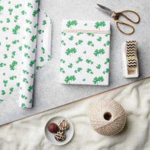 Gradient Green Irish Shamrock Pattern Cadeaupapier