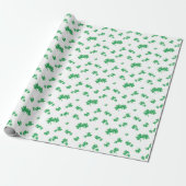 Gradient Green Irish Shamrock Pattern Cadeaupapier (Uitgerold)