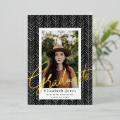 Graduate Script Graduation Photo Foil Invitation (Debout devant)