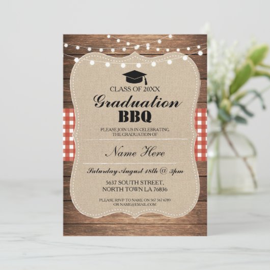 Graduation BBQ Invitation Red Rustic Wood (Debout devant)