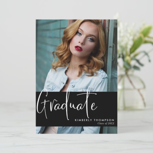 Graduation Faire-part Photo Script Moderne Simple (Debout devant)