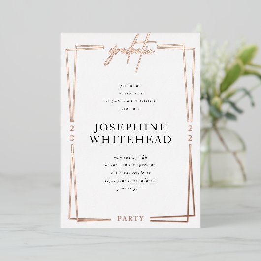 Graduation Moderne Foil Invitation (Debout devant)