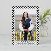 Graduation moderne Photo Foil Invitation (Debout devant)