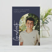 Graduation par script Cadre Arché Photo Invitation (Debout devant)