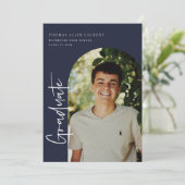 Graduation par script Cadre Arché Photo Invitation (Debout devant)
