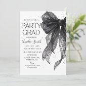 Graduation Party Invitation Black Bow Graduation A (Debout devant)