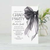 Graduation Party Invitation Black Bow Graduation A (Debout devant)