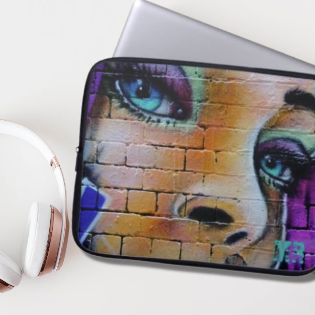 Graffiti Girl Monogram Laptop Sleeve (Creator heeft geüpload)
