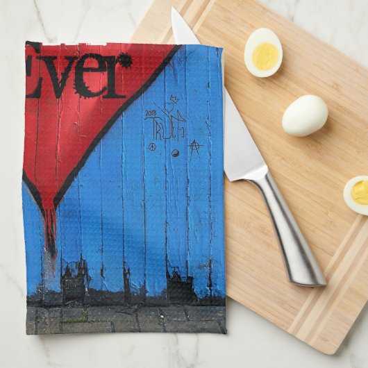 Graffiti Heart, blauwe wand, beste mam ooit keuken Theedoek (Quarter Fold)