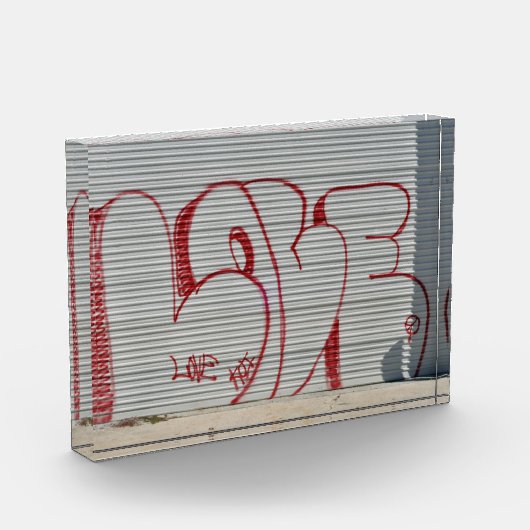 Graffiti Love, Peace, Koi bloc photo (Gauche)