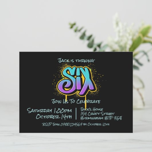 Graffiti Six Invitation (Debout devant)