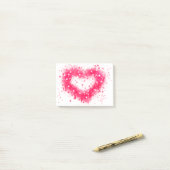 Graffiti spray verf roze mousserend hartontwerp post-it® notes (Op bureau)