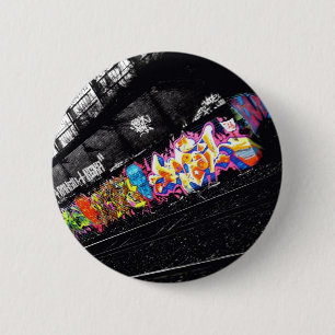 graffiti straten zwart & wit met kleur ronde button 5,7 cm