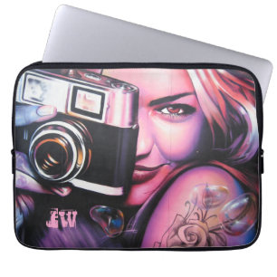 Graffiti Vrouw met Cameramonogram Laptop Sleeve