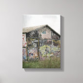 Graffitti Barn in Iowa Canvas Afdruk (Voorkant)