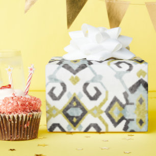 Grafisch geel en grijs ikattribpatroon cadeaupapier