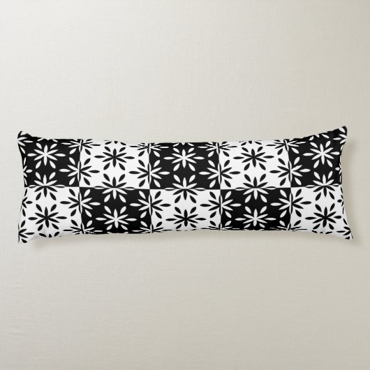 Grafisch zwart-wit en wit geometrisch ventilatorpa lichaamskussen (Achterkant)
