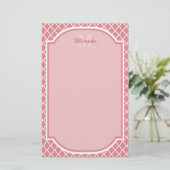 Grafische roze quatrefoliemonogram met naam briefpapier (Staand voorkant)