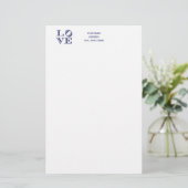 Grafische tekst LOVE - Blauw Briefpapier (Staand voorkant)