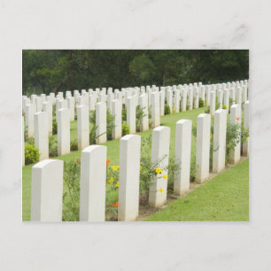 Grafstenen op een oorlogsbegraafplaats briefkaart