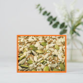 Graines citrouilles et cartes postales (Debout devant)