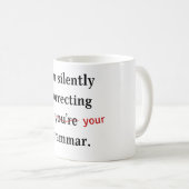Grammar Guardian Mug : Sip, Snicker et Correct (Devant droit)