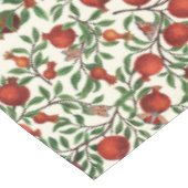 Granaatappels en Bella Moths op gebroken wit Tafelkleed (Gekanteld)